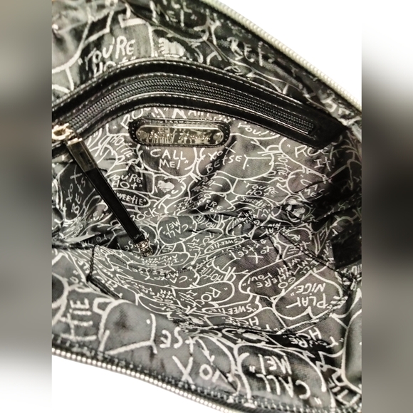 Betsy Johnson Deadstock Y2K Skull and Roses Crossbody Purse - Picture 5 of 5